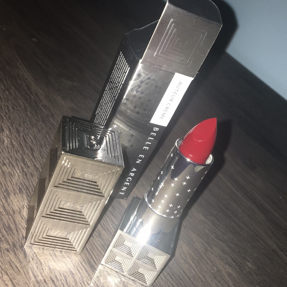 Belle En Argent Auteur creme maroon lipstick